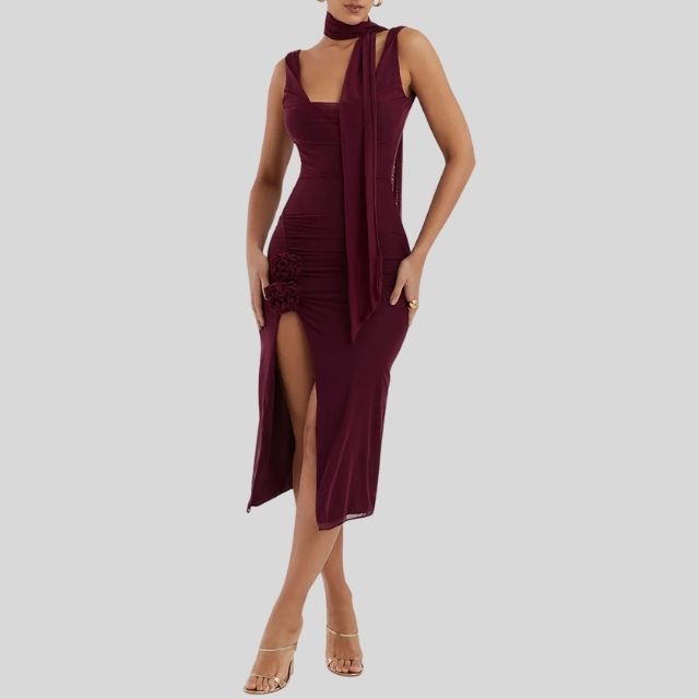 Seraphina - Elegantes asymmetrisches Kleid mit seitlicher Rüsche und Halstuch