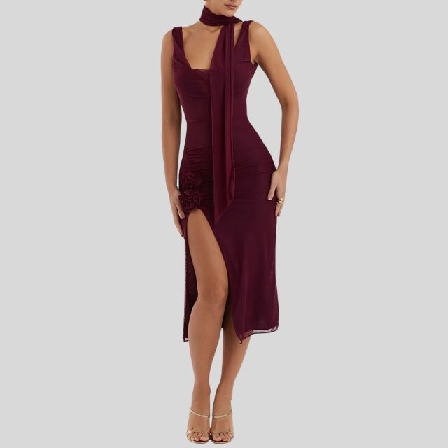 Seraphina - Elegantes asymmetrisches Kleid mit seitlicher Rüsche und Halstuch