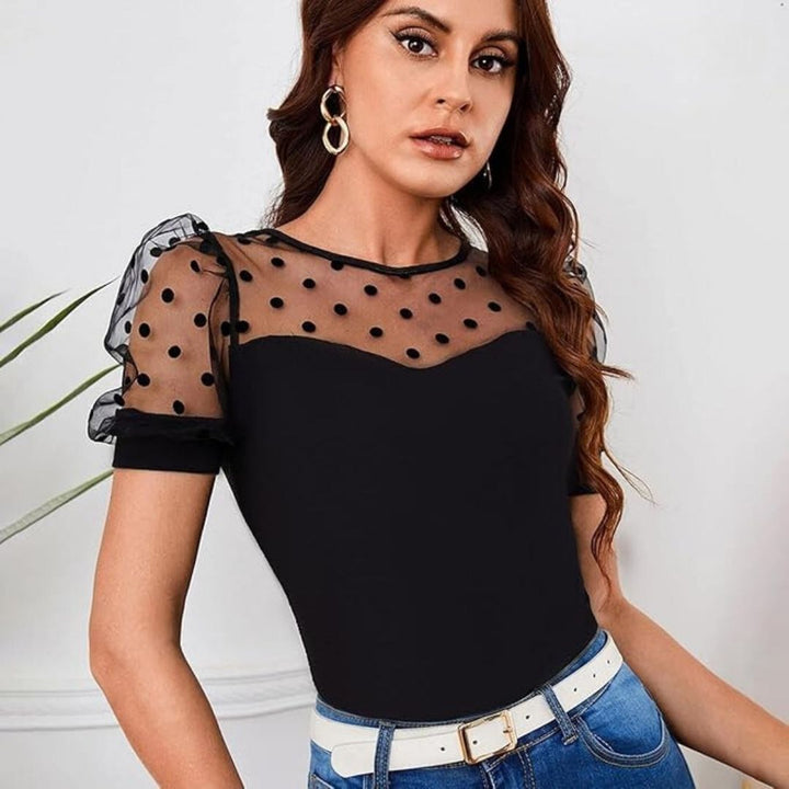 Clara - Bluse mit Tupfen-Mesh und Puffärmeln