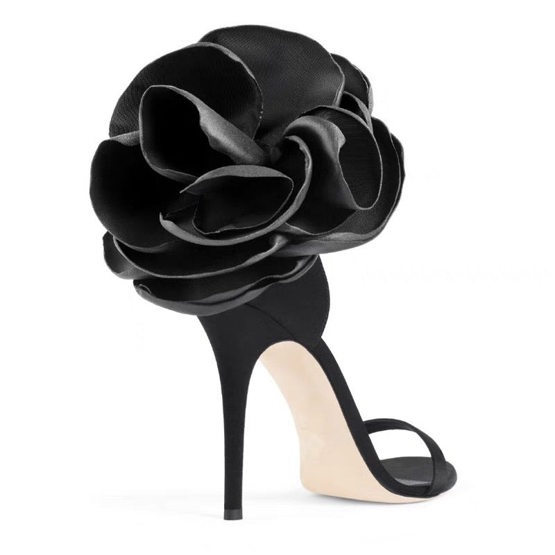 Flora - Elegante High Heels mit großer Blumenverzierung