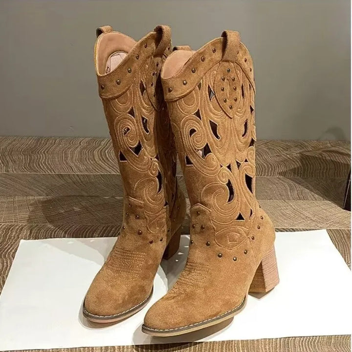 Avery - Western-Stiefeletten mit Ausschnitten und Nieten