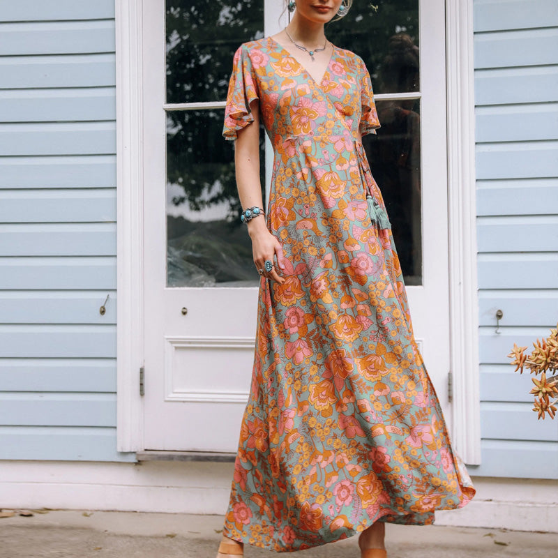 Luna - Wickel-Maxikleid mit Blumenmuster und Flatterärmeln