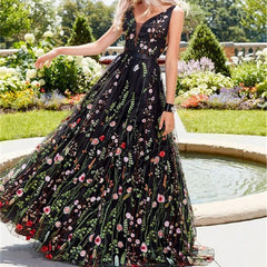 Isabella - Elegantes Abendkleid mit Blumenstickerei