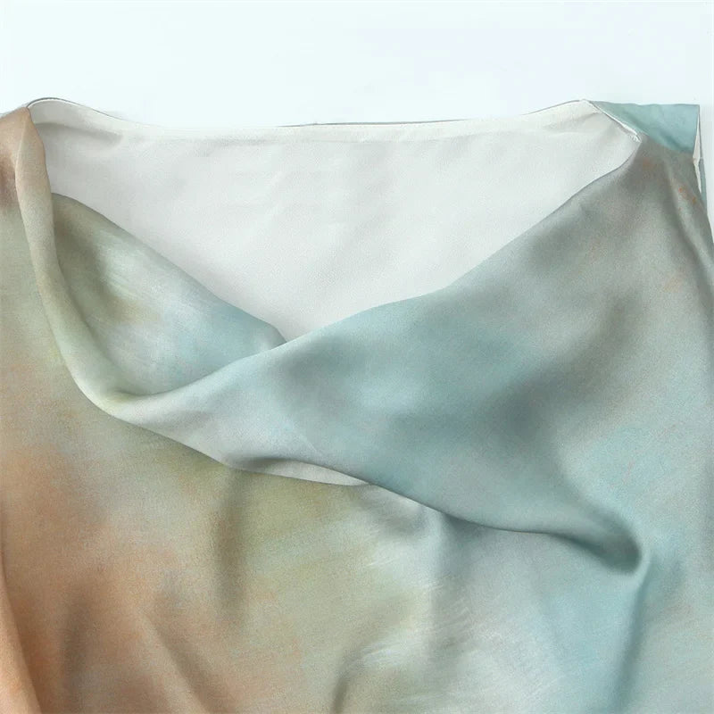 Bella - Batik-Satin-Schlupfkleid mit Wasserfallausschnitt