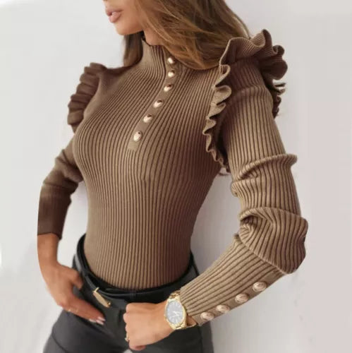 Camilla - Gerippter Pullover mit Rüschen und Knöpfen