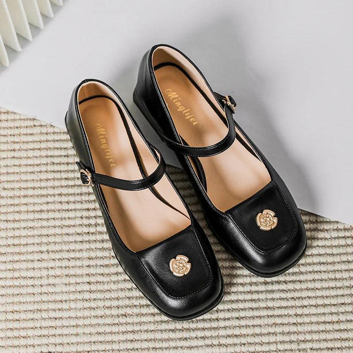 Vivian - Mary-Jane-Flats mit Eckiger Spitze und Blumendetail