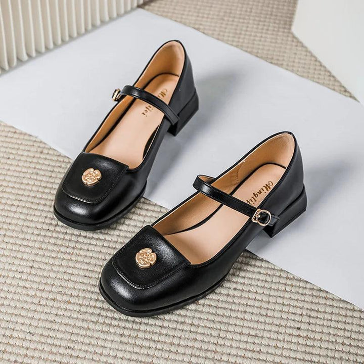 Vivian - Mary-Jane-Flats mit Eckiger Spitze und Blumendetail